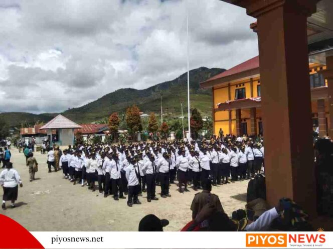 
					Bupati Dogiyai Serahkan SK CPNS K2 dan PPPK kepada 295 Pegawai Baru