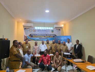 Foto bersama saat Dialog Daerah dan Forum Inventarisasi Program Pembentukan Peraturan Daerah (Propemperda) Tahun 2027 yang berlangsung di Nabire, Selasa (13/10/2026) lalu. 