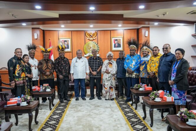 
					Foto Bersama