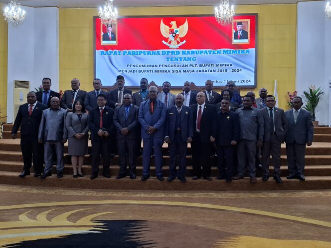 
					Rapat Paripurna, DPRD Mimika Usulkan Johannes Rettob Jabat Bupati Definitif