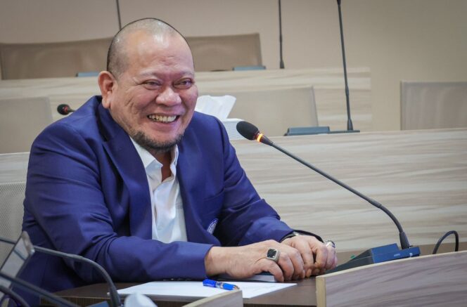 
					Ketua DPD RI Nilai Penyesalan Amien Rais Terkait Amandemen 1999-2002 adalah Momentum Percepat Wujudkan Visi Prabowo Untuk Kembali ke Pancasila
