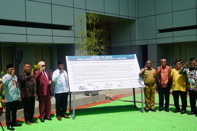 
					Para Pimpinan dan Tokoh Lintas Agama Provinsi Papua Sampaikan Deklarasi dan Imbauan Pilkada Damai