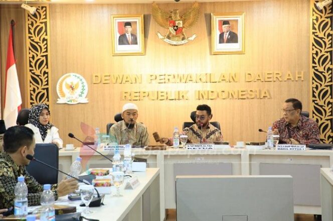 
					Ketua Komite III DPD RI, Dr. Filep Wamafma, SH, MHum.