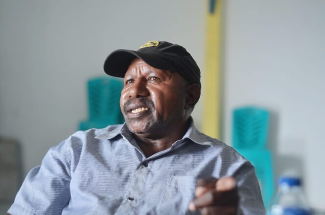 
					kKetua Forum Komunikasi Kepala Kampung Kabupaten Mimika, Elias Mirip