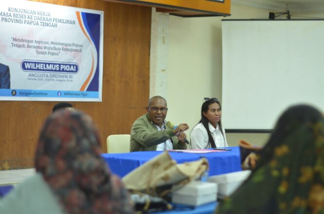 
					Anggota DPD RI Dapil Provinsi Papua Tengah, Wilhelmus Pigai Saat Melakukan Reses