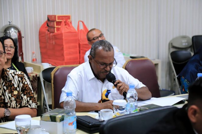 
					Anggota DPD RI Provinsi Papua Tengah, Wilhelmus Pigai