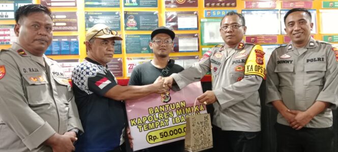 
					Cooling System, Polres Mimika Berikan Bantuan ke Rumah-Rumah Ibadah