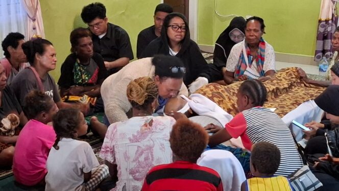 
					Mantan Anggota DPRD Mimika, Nurman Karupukaro Tutup Usia