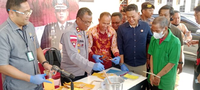
					Kapolres Mimika Musnahkan Sebanyak 23,04 Gram Sabu-sabu Milik AR