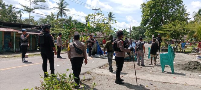 
					Sempat Palang, Akses Jalan Poros Poumako Kembali Normal