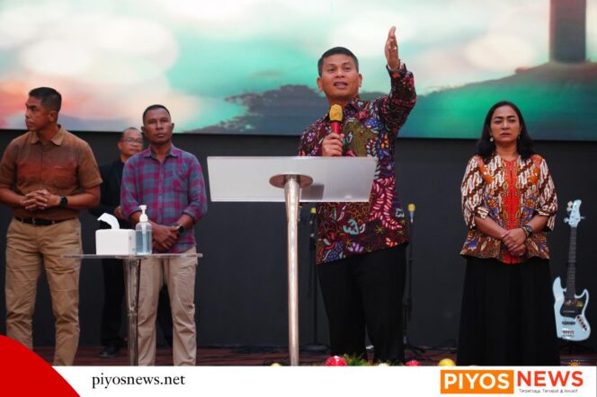 
					Hadiri Safari Ibadah, Kasdam XVII/Cenderawasih Berikan Pesan Penting Buat Generasi Muda