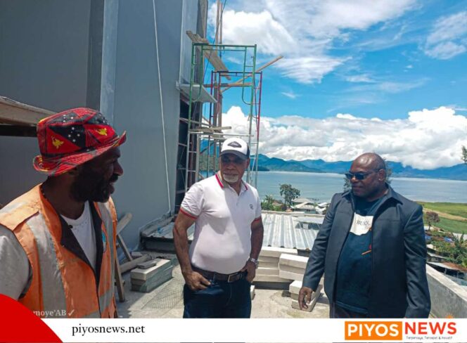 
					Gubernur dan Wakil Gubernur Terpilih Papua Tengah Tinjau Progres Pembangunan Dua Gereja di Enarotali