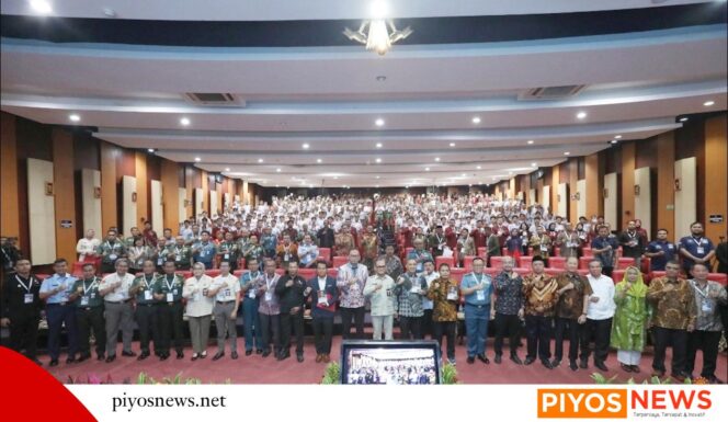 
					Suasana pembukaan Seminar Nasional bertema 