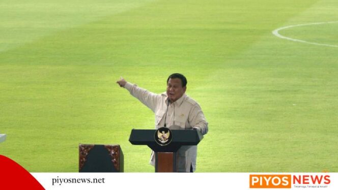 
					Presiden Prabowo Subianto menyampaikan sambutan saat meresmikan Stadion Gelora Delta Sidoarjo di Jawa Timur,17 Maret 2025. Antara/Umarul Faruq