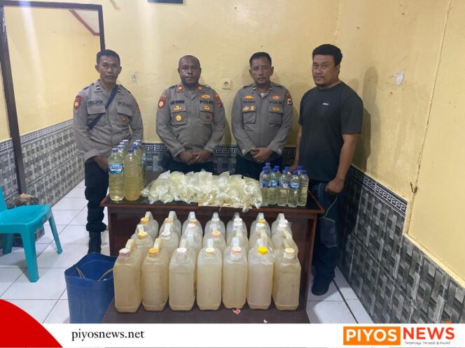 
					Ratusan Liter Miras Lokal Kembali Diamankan Polsek Kawasan Pelabuhan Poumako 
