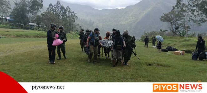 
					Lewati Medan Berat, Personel TNI Berhasil Evakuasi 7 Orang Korban KKB di Yahukimo 