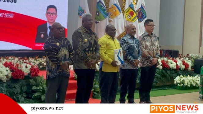 
					Sertijab Bupati Mimika, Yonathan Berpesan Dalam Melaksanakan Tugas Harus Bersama-sama Jaga Integritas dan Berbuat Yang Terbaik 