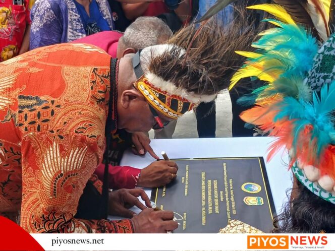 
					Gedung Sekretariat PAM GKI Lahai-Roi Kamoro Jaya Diresmikan, Bupati Johannes Rettob : Peran Generasi Muda Penting Dalam Perkembangan Gereja dan Masyarakat 