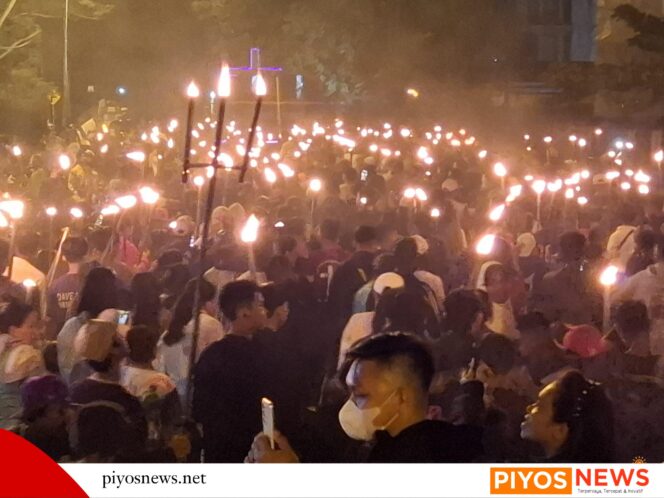 
					Ribuan Umat Nasrani Ikut Pawai Obor dan Ibadah Fajar Paskah