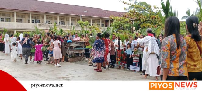 
					Umat Katolik Mengawali Pekan Suci Dengan Mengikuti Perayaan Ekaristi Minggu Palma