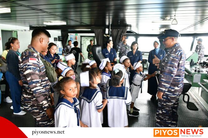 
					Siswa TK Hang Tuah Jala Cendekia Kunjungi ke KRI Teluk Calang 524