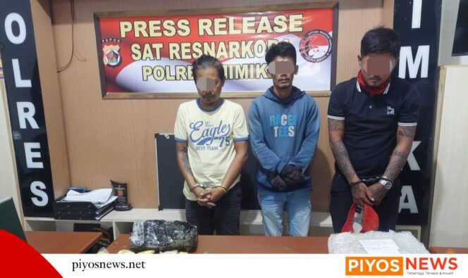 
					Edarkan Obat-obat Terlarang Jenis Dextro Metrhorpam, Polisi Amankan Tiga Pria