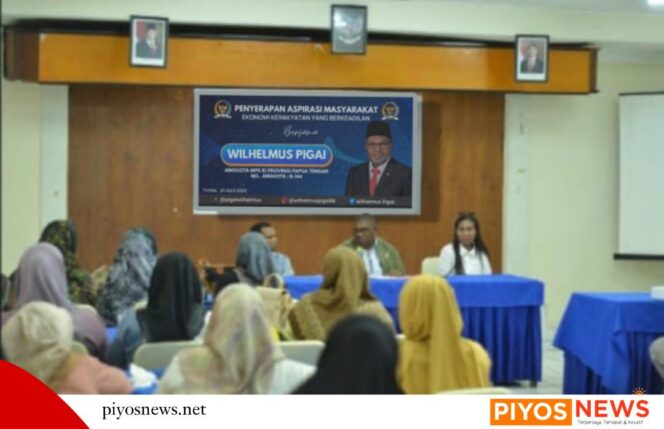 
					Wilhelmus Pigai dan Weak Lay Serap Aspirasi Masyaryarkat di Mimika Bahas Ekonomi Berbasis Komunitas