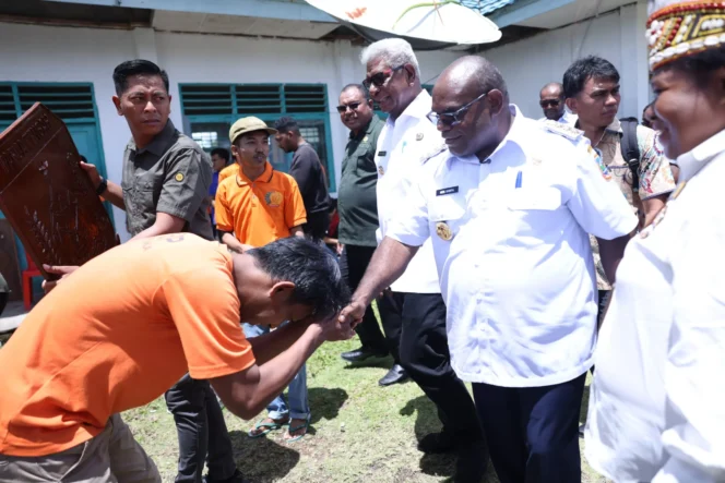 
					Suasana saat kunjungan Gubernur Papua Tengah, Meki Nawipa Berkunjung di Lapas Kelas II B Timika 
