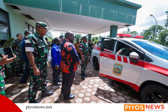 
					Gubernur Papua Tengah Serahkan Dua Unit Ambulans untuk Tingkatkan Pelayanan Kesehatan di Mimika