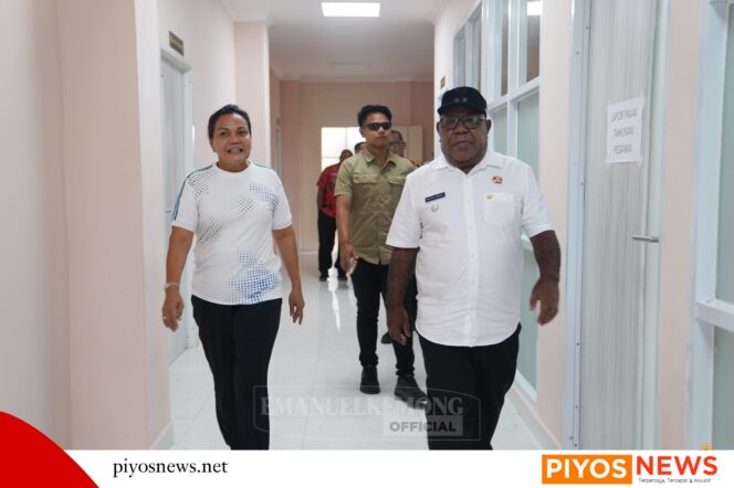 
					Momen Hardiknas 2025, Wabup Emanuel Kemong Berkunjung ke Dinas Pendidikan