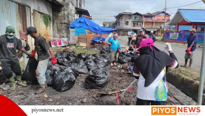 
					Program Padat Karya Wilayah Distrik Miru, Fokus Kebersihan Lingkungan