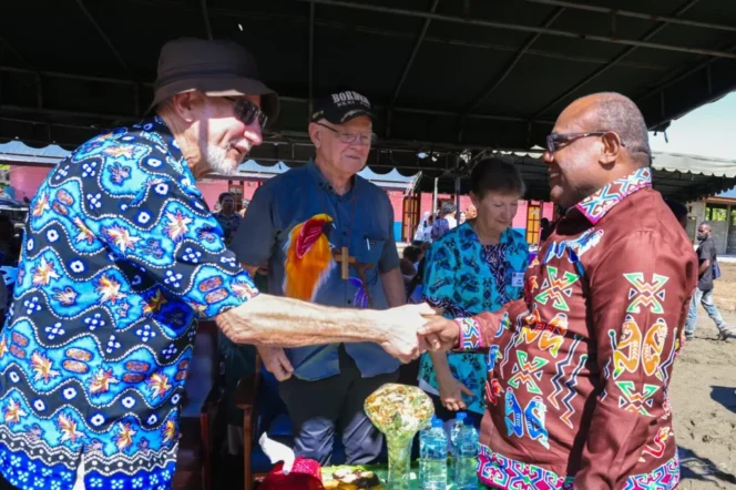 
					Gubernur Papua Tengah Gelontorkan Rp1,1 Miliar untuk Yayasan Mutiara Hitam dan Luncurkan Akademi Bahasa Inggris untuk Anak Papua