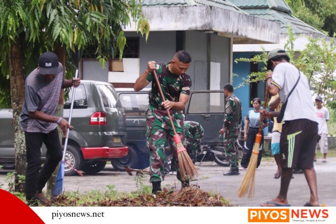 
					Wujud Kemanunggalan TNI-Rakyat, Pendam Cenderawasih Bersama Masyarakat Laksanakan Karya Bakti