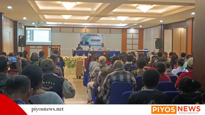
					Wilhelmus Pigai Sosialisasikan Empat Pilar Kebangsaan kepada Masyarakat Kamoro di Mimika