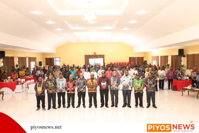 
					Raker Bupati Se- Provinsi Papua Tengah, Yuni Wonda Paparkan Kondisi Puncak Jaya dan Tantangan Pascapilkada