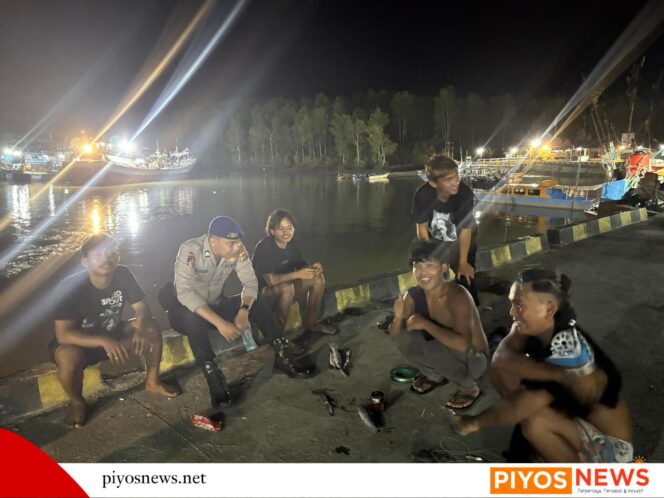 
					Dialog Dengan Nelayan, Sat Polairud Polres Mimika Ingatkan Pentingnya Keselamatan Berlayar