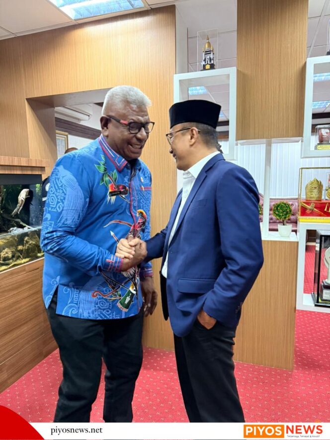 
					Pelantikan Pejabat Menunggu Pertimbangan Teknia BKN, Bupati John Rettob Minta Publik dan Pegawai Bersabar