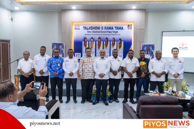
					KADIN Papua Tengah Gelar Talkshow Akselerasi Ekonomi, Wagub Deinas Geley Dorong Sinergi dan Pemberdayaan UMKM