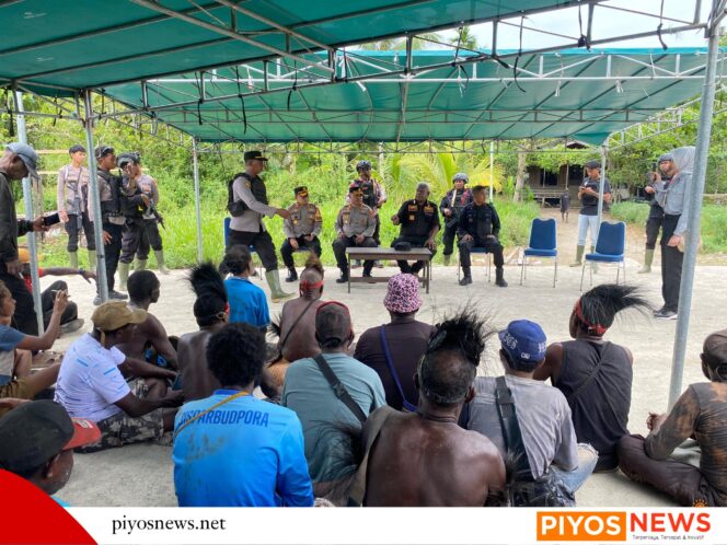 
					Tinjau Langsung ke Kapiraya, Kapolda Papua Tengah : Jangan Ada Konflik, Tetap Tenang dan Petakan Wilayah Adat Sesuai Dengan Hak Ulayat