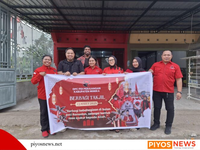 
					DPC PDI Perjuangan Mimika Bagikan Takjil di Jalan WR Supratman, Wujud Kepedulian dan Toleransi