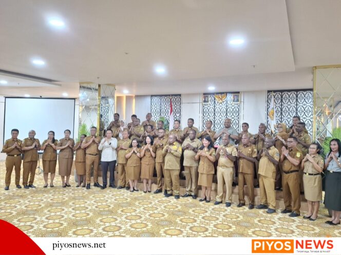 
					Sertijab Sejumlah Pejabat di Lingkup Pemkab Mimika, Wabup Emanuel Kemong