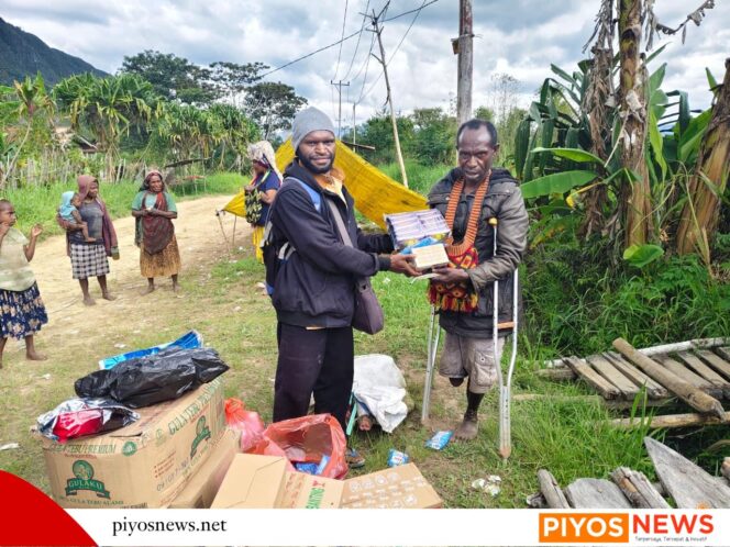 
					DPD RI, Wilhelmus Pigai Serahkan Bantuan Atensi Kewirausahaan bagi Penyandang Disabilitas di Dogiyai