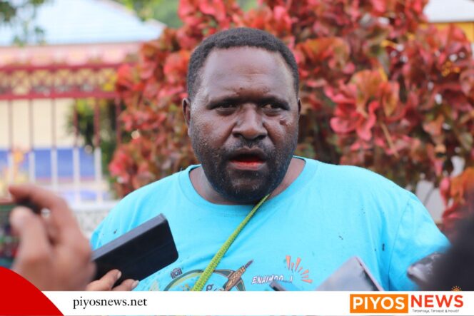 
					Jurnalis Nabire Berbagi Takjil Ramadhan di Depan Masjid Agung Al Falah