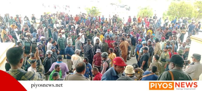 
					Merasa Tidak Dihargai Sebagai Putra Daerah, Forum Peduli ASN Geruduk Kantor Bupati