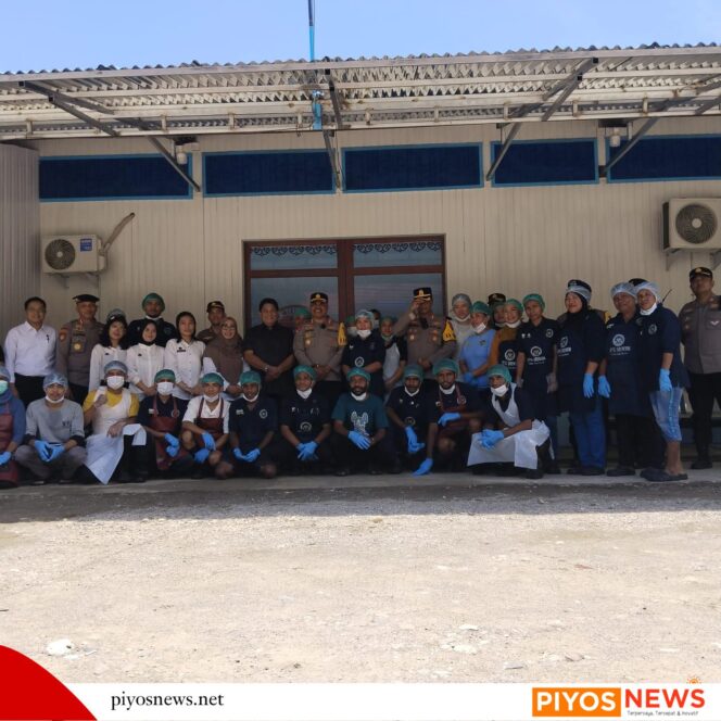 
					Kapolda Papua Tengah Tinjau Dapur SPPG 003 Siriwini Nabire, Apresiasi Standar Operasional