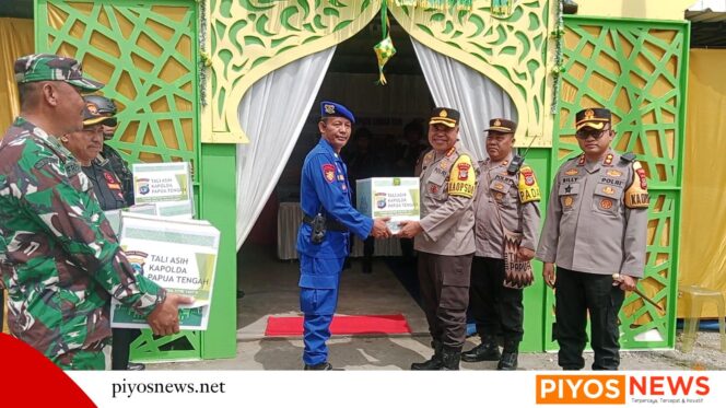 
					Pantau dan Melihat Kesiapan Personel Pengamanan, Kapolda Rontini Bagikan Bingkisan