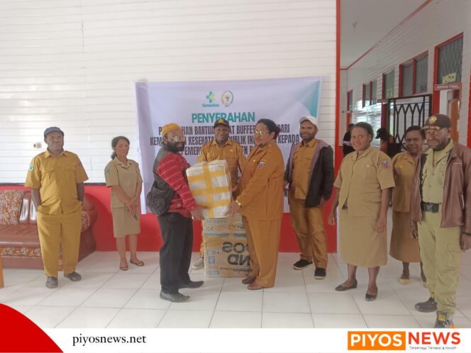 
					Senator Wilhelmus Pigai Salurkan Bantuan Obat-obatan ke Dinkes Kabupaten Paniai