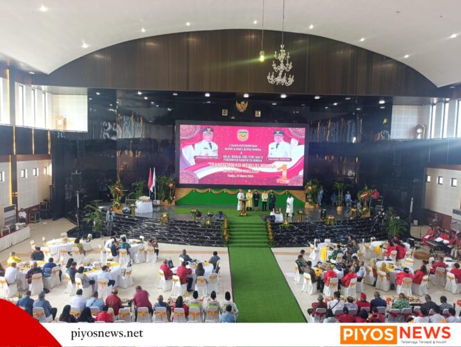 
					Satu Tahun Kepemimpinan Bupati Johannes Rettob dan Wabup Emanuel Kemong, Fokus Pembangunan dan Kesejahteraan Masyarakat 