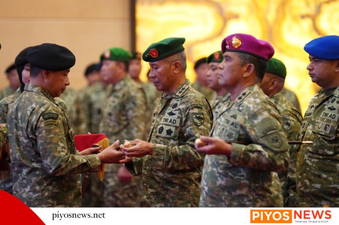 
					Pemegang Tongkat Kepemimpinan Kodam XVII/Cenderawasih Berganti