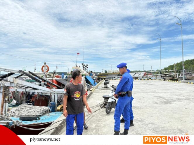 
					Patroli dan Sambangi Nelayan, Sat Polairud Polres Mimika Ingatkan Pentingnya Keselamatan Berlayar